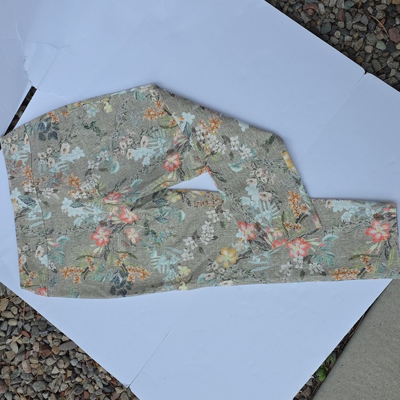 LISETTE Floral Patterned Trousers - Picture 5 of 7